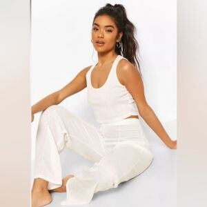 NWOT Boohoo 2PC White Ribbed Knit Set